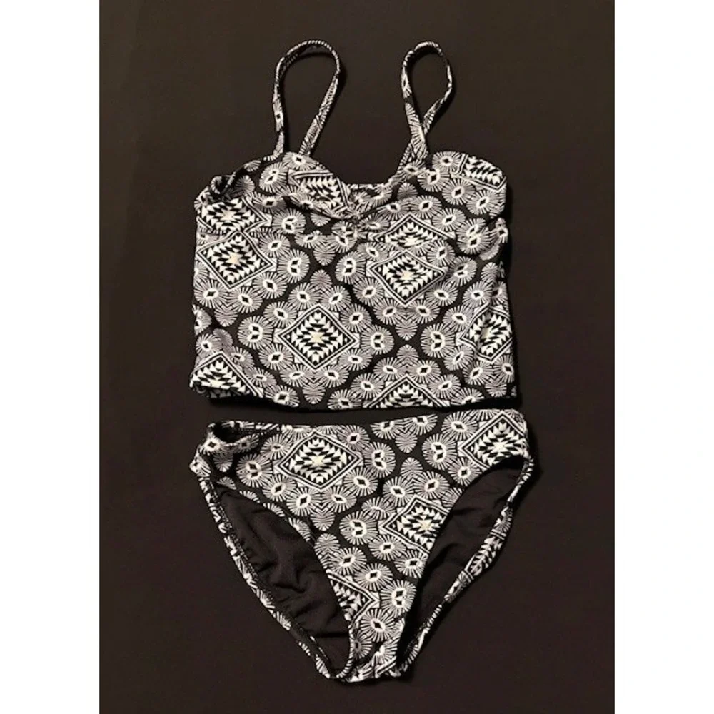 Old Navy 2 piece geometric black and white swim suit girls size 6-7